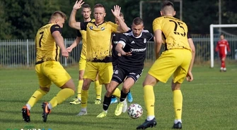 Cztery rzuty karne i remis w wyjazdowym meczu Polonii