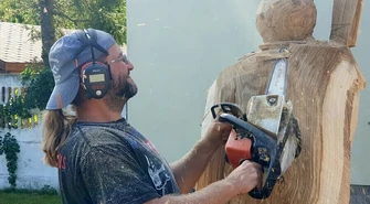 W Rozprzy powstają figury świętych