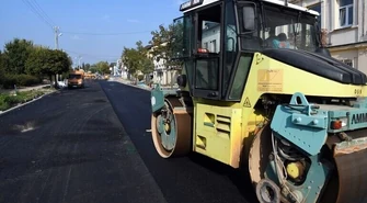 Pierwsze warstwy asfaltu na Wojska Polskiego