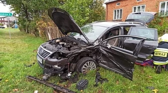 Czołowe zderzenie na drodze Sulejów - Paradyż