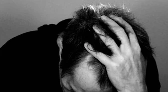 Spacer, bieganie? Nie zastąpi wizyty u psychologa czy psychiatry, terapii, leków, ale może pomóc