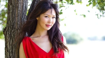 Jakie buty do czerwonej sukienki?