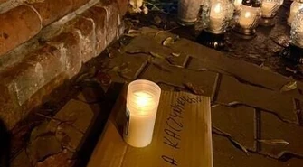 Przekaz dla rządu pod bramą piotrkowskiego cmentarza