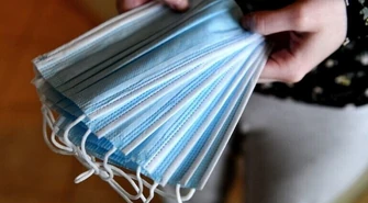 Badania: maseczki dobre, ale wentylacja lepsza w zapobieganiu zakażeniom w pomieszczeniach