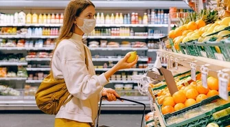 "Wyproszono mnie z marketu". Opiekun starszej osoby niepełnosprawnej nie pomoże w czasie godzin dla seniorów