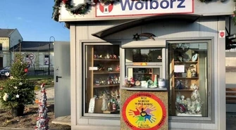 Świąteczny kiosk w centrum Wolborza