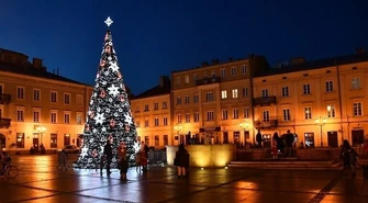 W Mikołajki rozbłysła miejska choinka