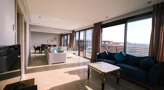 Dlaczego warto wybrać aluminiowe karnisze sufitowe?