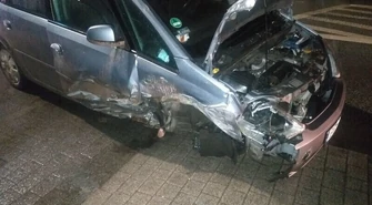 Wjechał w kamienicę, spowodował wyciek gazu i uciekł