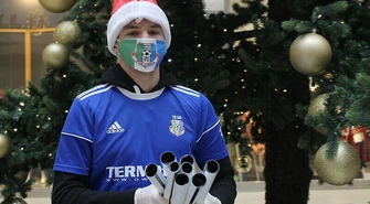 Poloniści rozdawali piotrkowianom kalendarze