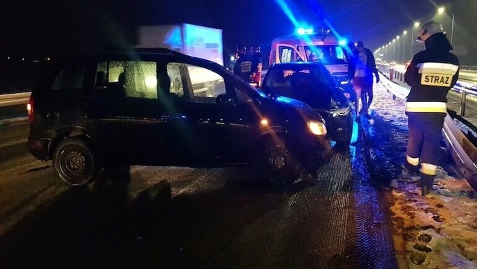 Zderzenie dwóch osobówek na S8