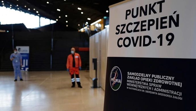 Ruszyły zapisy seniorów po osiemdziesiątce na szczepienia przeciw COVID-19