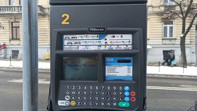 Od poniedziałku wracają opłaty za parkowanie. Nowe parkomaty zamontowane