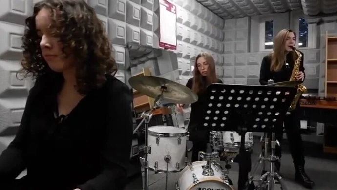 Uczennice piotrkowskiej szkoły muzycznej nagrały teledysk (FILM)