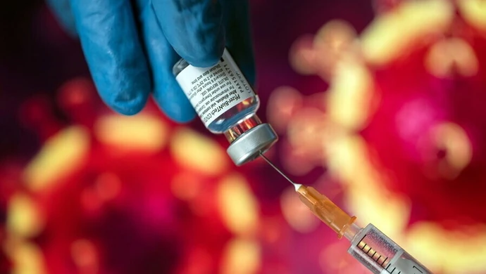 Do kraju dociera mniej szczepionek; nie wszystkie szpitale rozpoczęły podawanie drugiej dawki