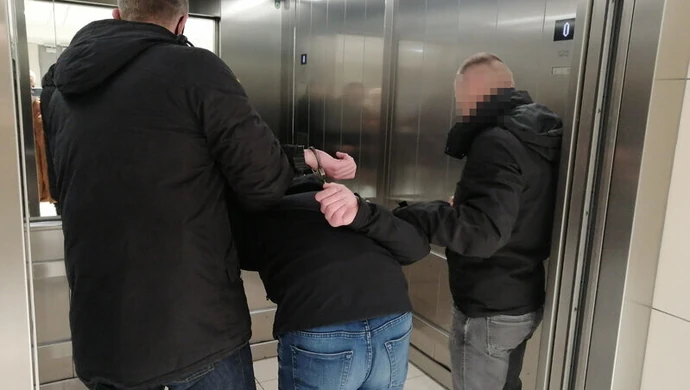 Poszukiwany za rozbój w rękach policjantów