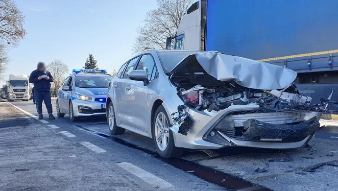 Kolizja trzech samochodów na DK12