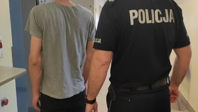 Kierował bez uprawnień, wpadł z narkotykami