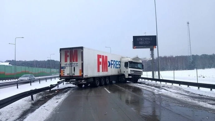 Ciężarówka zablokowała S8