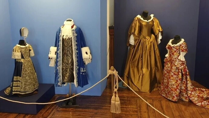 Stroje dziecięce na zamkowej wystawie