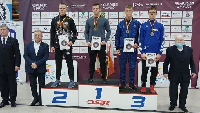 Udany debiut młodych zapaśników AKS