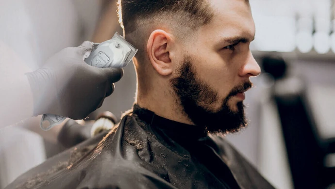 Maszynka do włosów i nożyczki fryzjerskie gwarancją dobrego strzyżenia