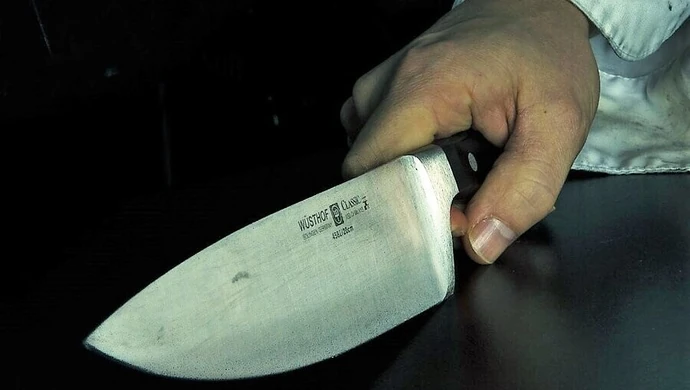 Ugodził nożem kompana od kieliszka