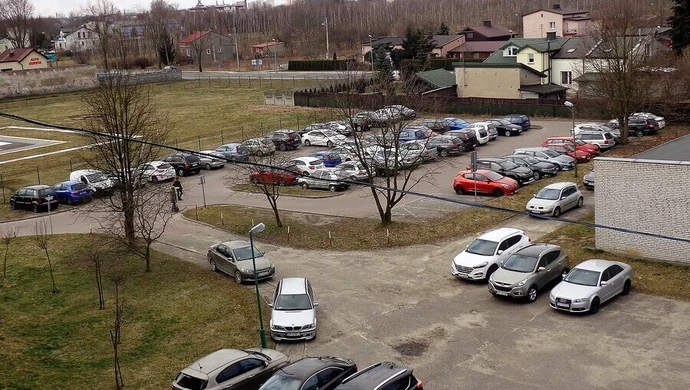 Więcej pojazdów zaparkuje przy szpitalu
