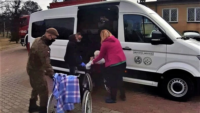 Żołnierze pomogli w przeprowadzce