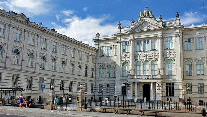 Odkrywamy znane i nieznane &#8211; Budynek piotrkowskiego sądu