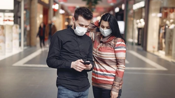 COVID-19: Więcej zakażeń niż tydzień temu