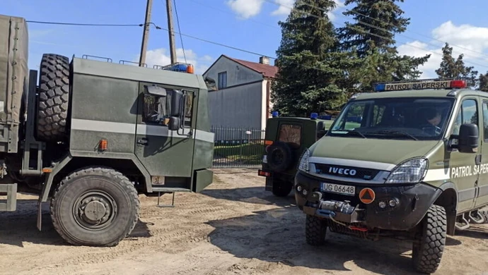 Niewybuch w Przygłowie. Na miejscu pracują saperzy