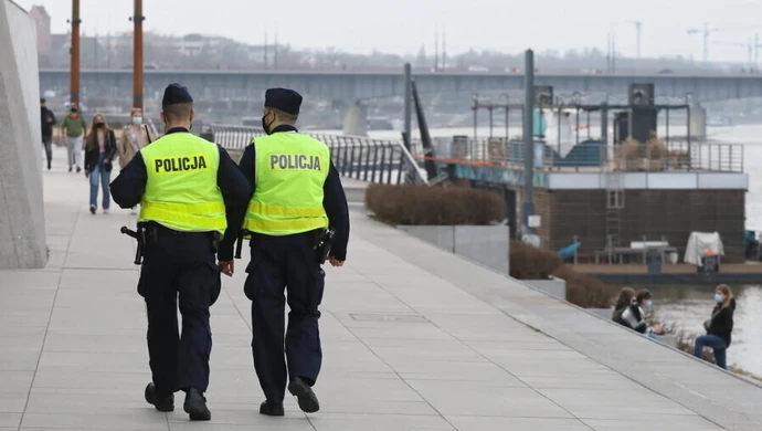 KGP: ostatniej doby nałożono ponad 4,6 tys. mandatów za brak maseczki