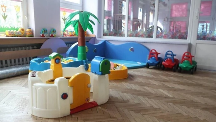 Od poniedziałku stacjonarnie pracują przedszkola, zerówki oraz żłobki