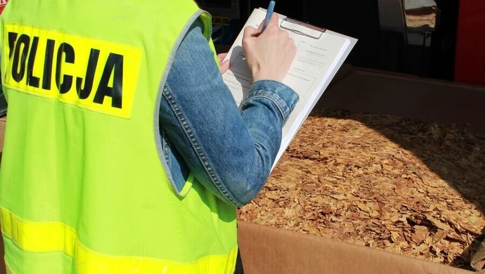 Policjanci przejęli ponad 400 kg krajanki tytoniowej