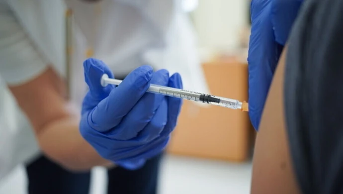 Rozporządzenie - w sytuacji ryzyka niewykorzystania szczepionki dawka dla osób powyżej 18 r.ż.