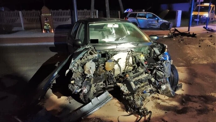 Dwie osoby ranne po wieczornym zderzeniu osobówek