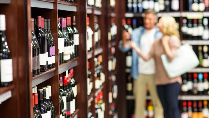 Sterroryzowali ekspedienta i okradli sklep monopolowy