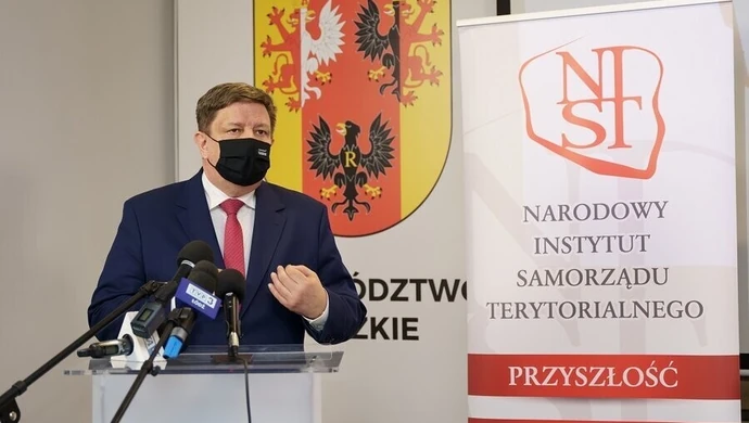 Kwiaty i wyróżnienia dla młodych - zdolnych