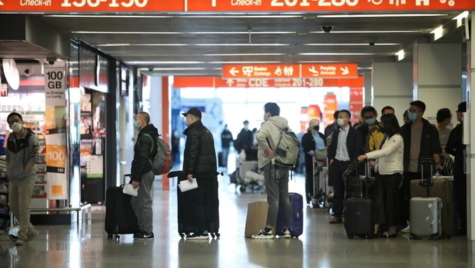 Wiceszef MSZ: na tym etapie wyjazdy zagraniczne, to stąpanie po "kruchym lodzie"