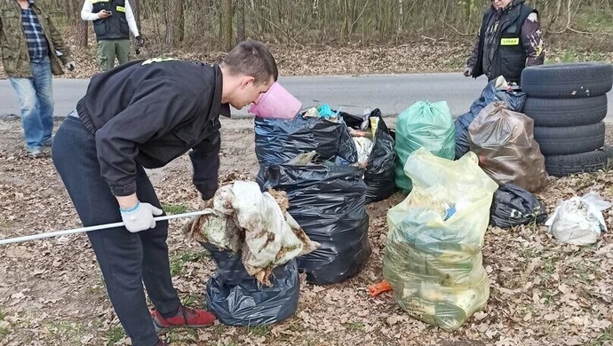 Druhowie z OSP Podolin posprzątali lasy