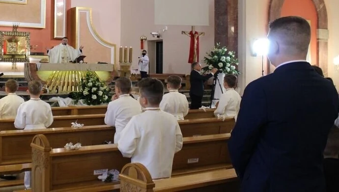 Komunie w cieniu pandemii koronawirusa