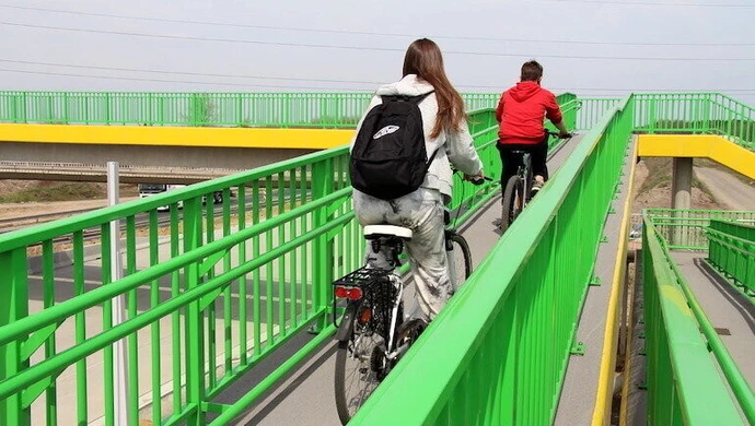 Kładka nad autostradą oddana do użytku