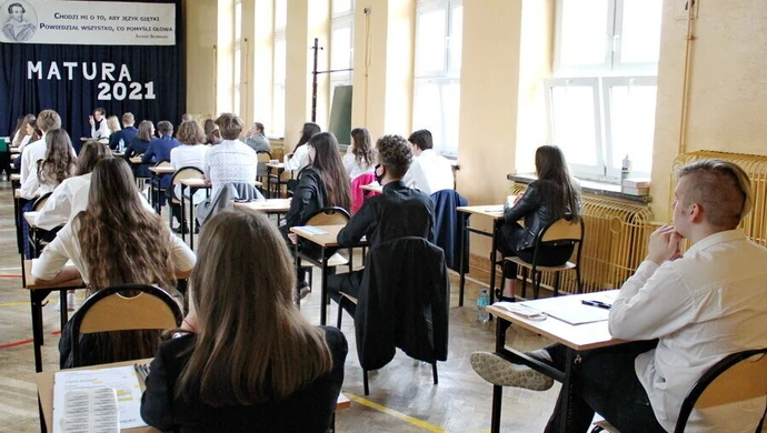 Uczniowie piotrkowskich szkół rozpoczęli maturę 2021