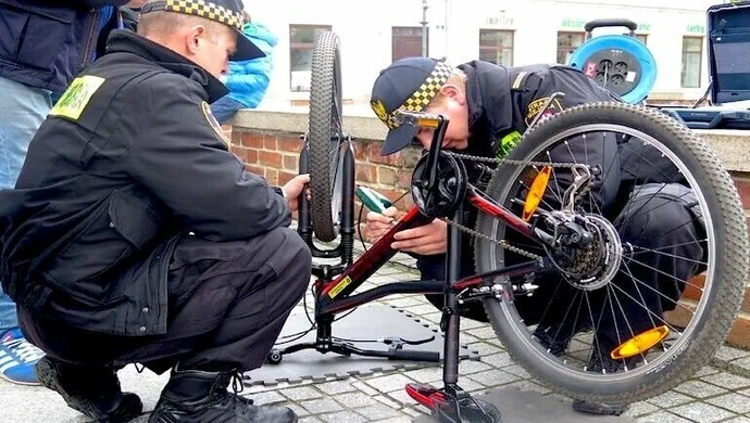 Oznakuj swój rower. Akcja piotrkowskiej straży miejskiej
