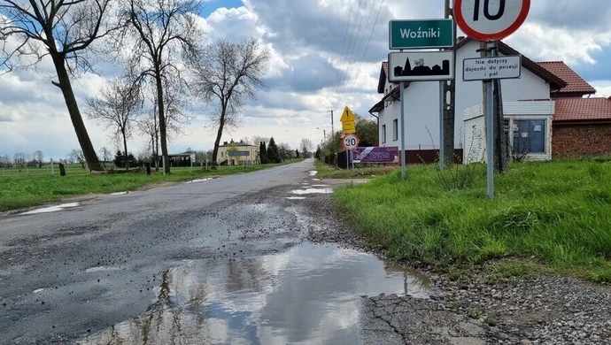 Kto naprawi drogę i kto wybuduje kanalizację?