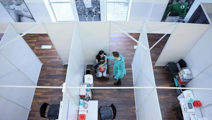 Blisko 4,5 mln osób w pełni zaszczepionych, a kolejne 10 mln pierwszą dawką