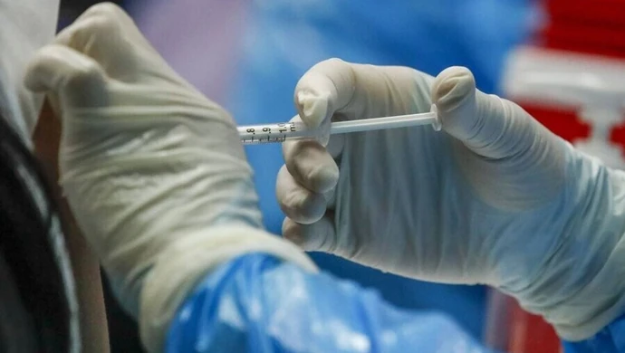 Od poniedziałku ruszają zapisy na szczepienia przeciw COVID-19 dla osób w wieku 16 i 17 lat