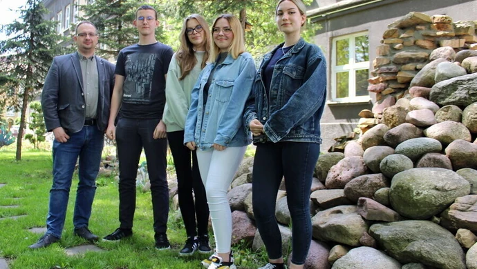 Ukryci w ciemności. Niezły kanał!