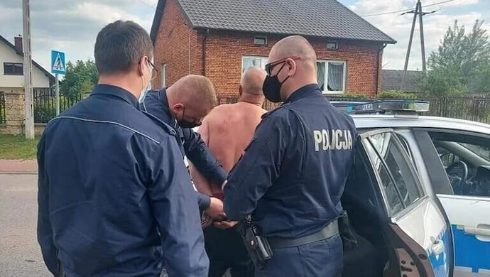 O włos od tragedii! Pijany i bez prawa jazdy wjechał na podwórko, na którym bawiły się dzieci